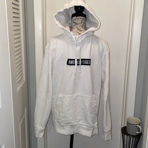American Eagle Men’s White hooded sweatshirt- SZ Med - good condition- no stains